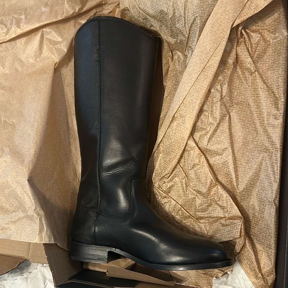 Brand new with tags, never worn. FRYE Melissa Button 2 size 9M